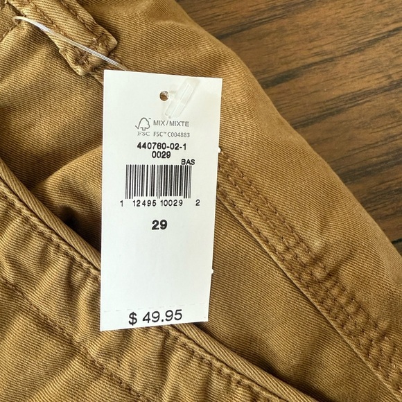 GAP Tan Cargo Shorts with comfy Waistband and Knee-Length Design - Picture 2 of 5